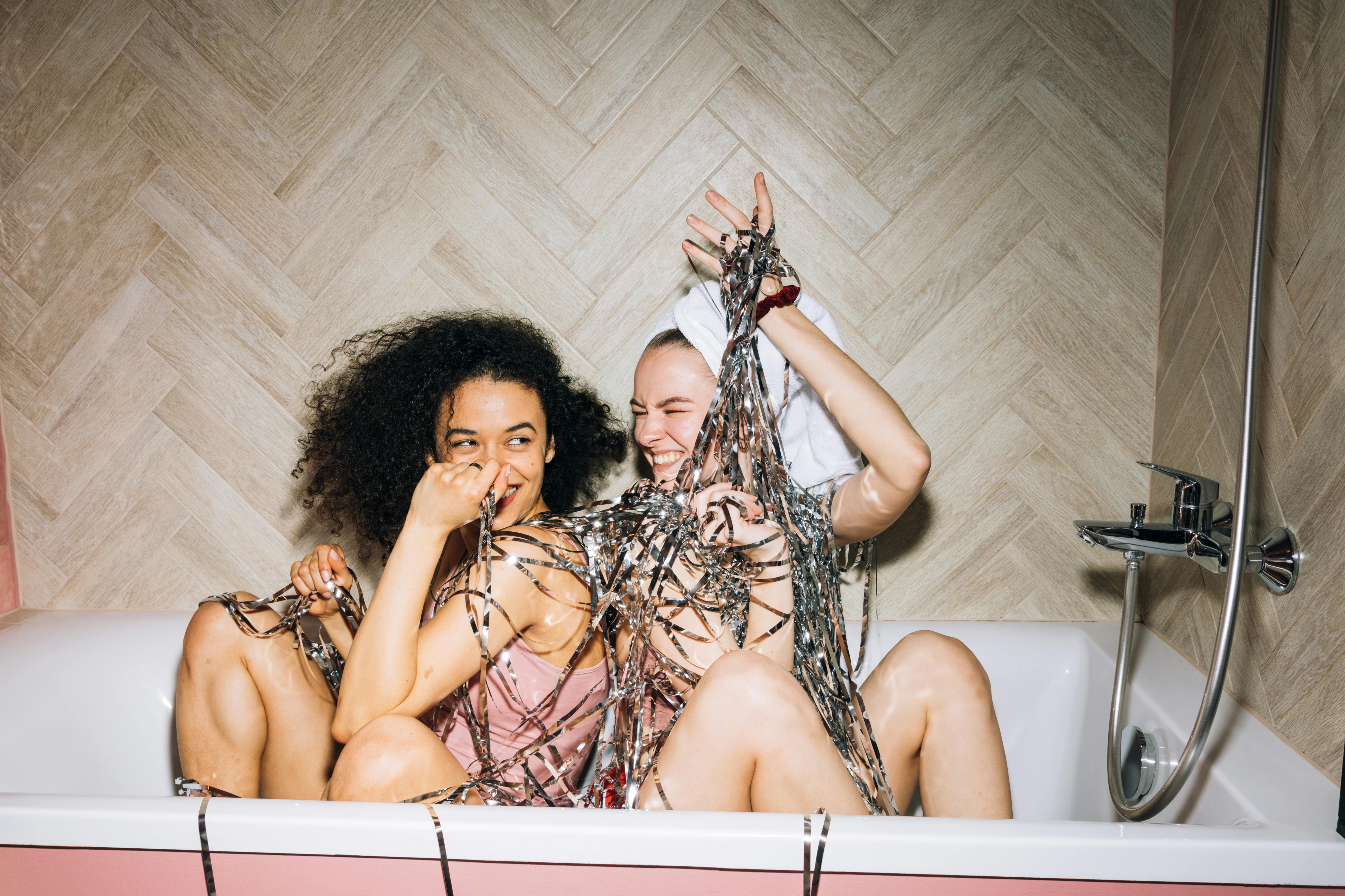 展会传播与现场记录画面风格示意